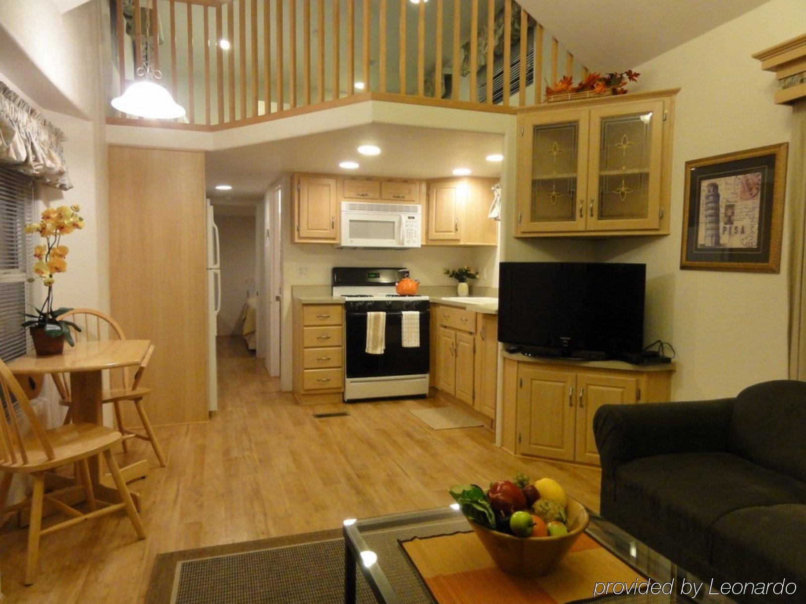 Arden Acres Hotel 3*
