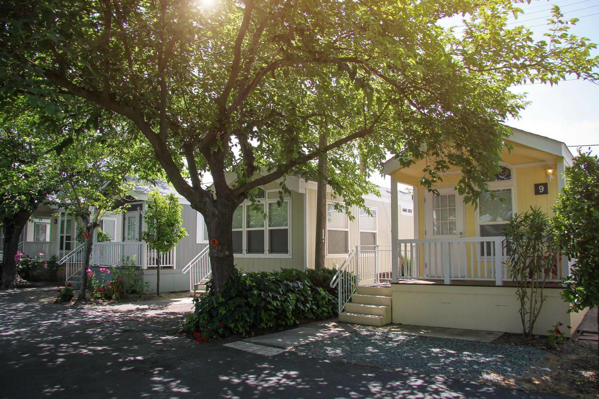 Arden Acres Hotel