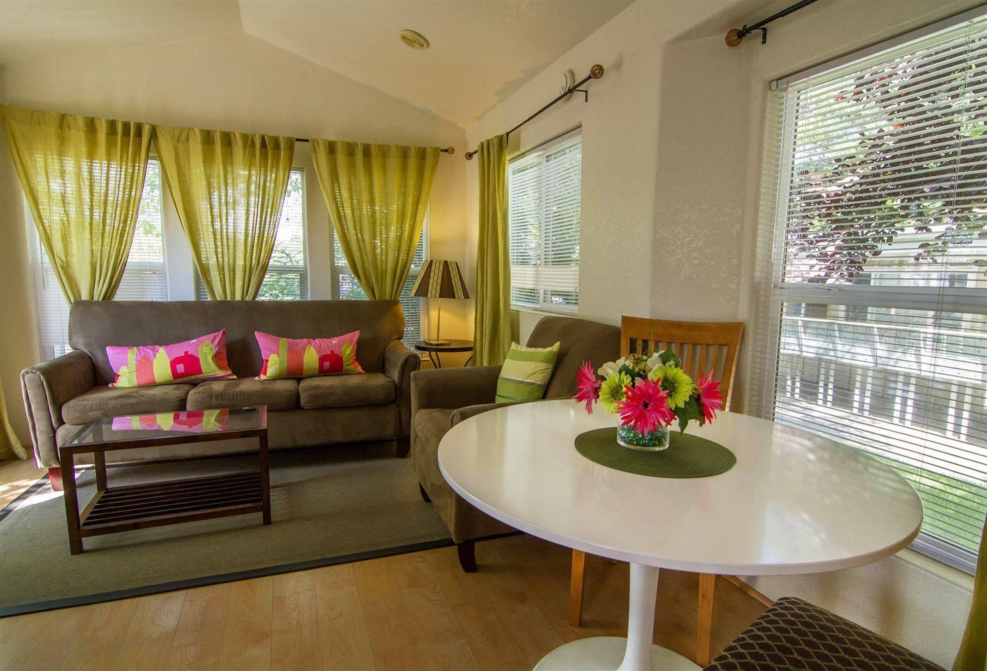 Hotel Arden Acres