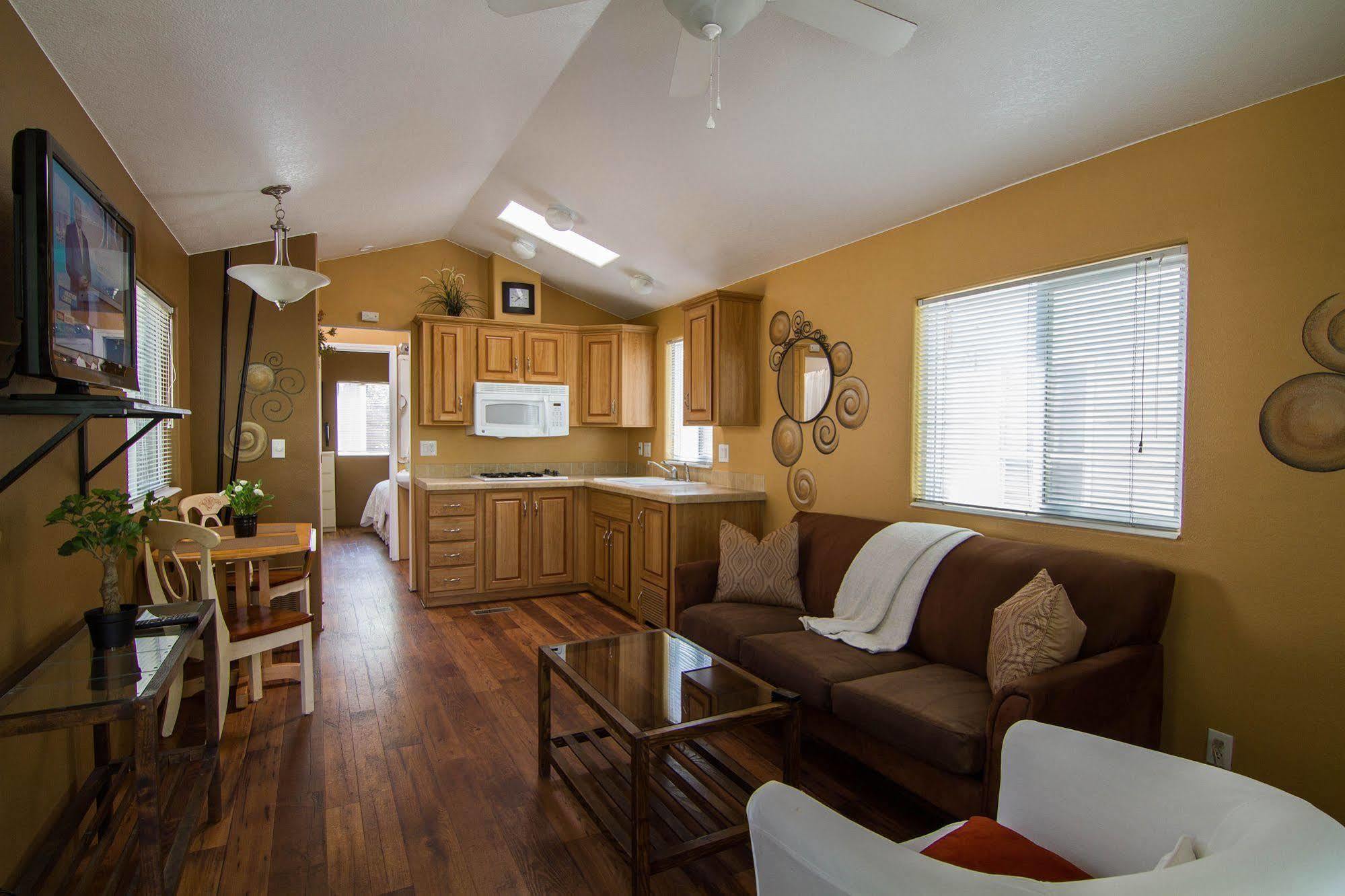 Arden Acres 3*