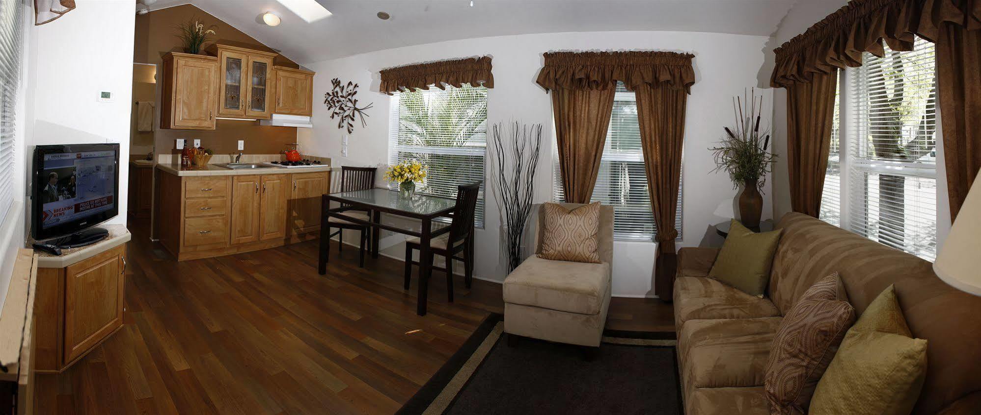 Arden Acres Hotel