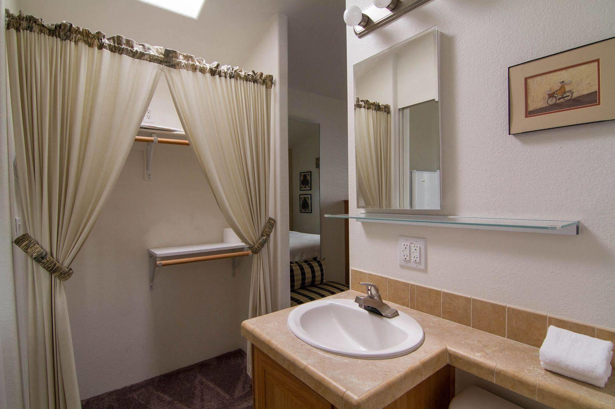 Hotel Arden Acres